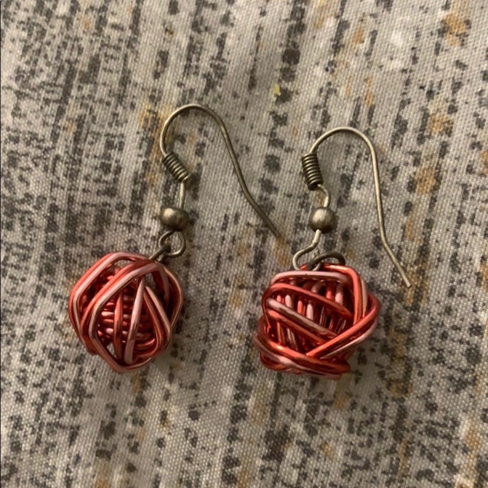 NWOT Unique, Metallic Red and Pink Wire Earrings